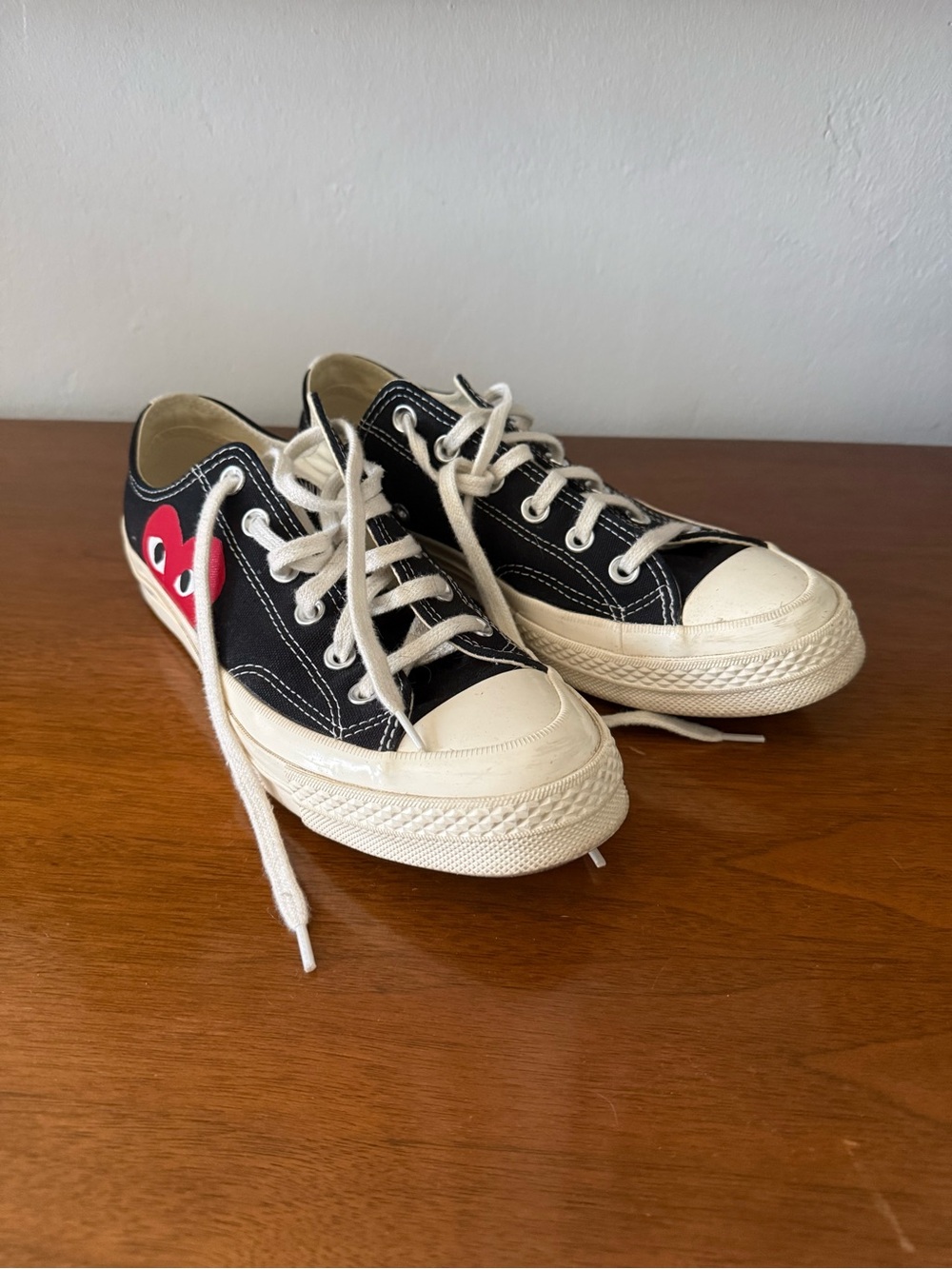 Converse Black Low-Top Sneakers with Red Heart Graphic - Picture 3 of 4